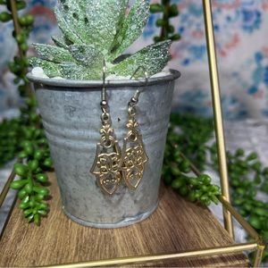 -🌸5/$25🌸Dangly Mandala Style Drop Earrings